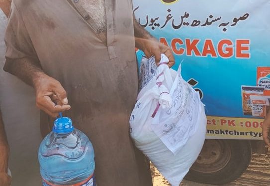 Home Use Things Distributed in Flood Area in Sindh